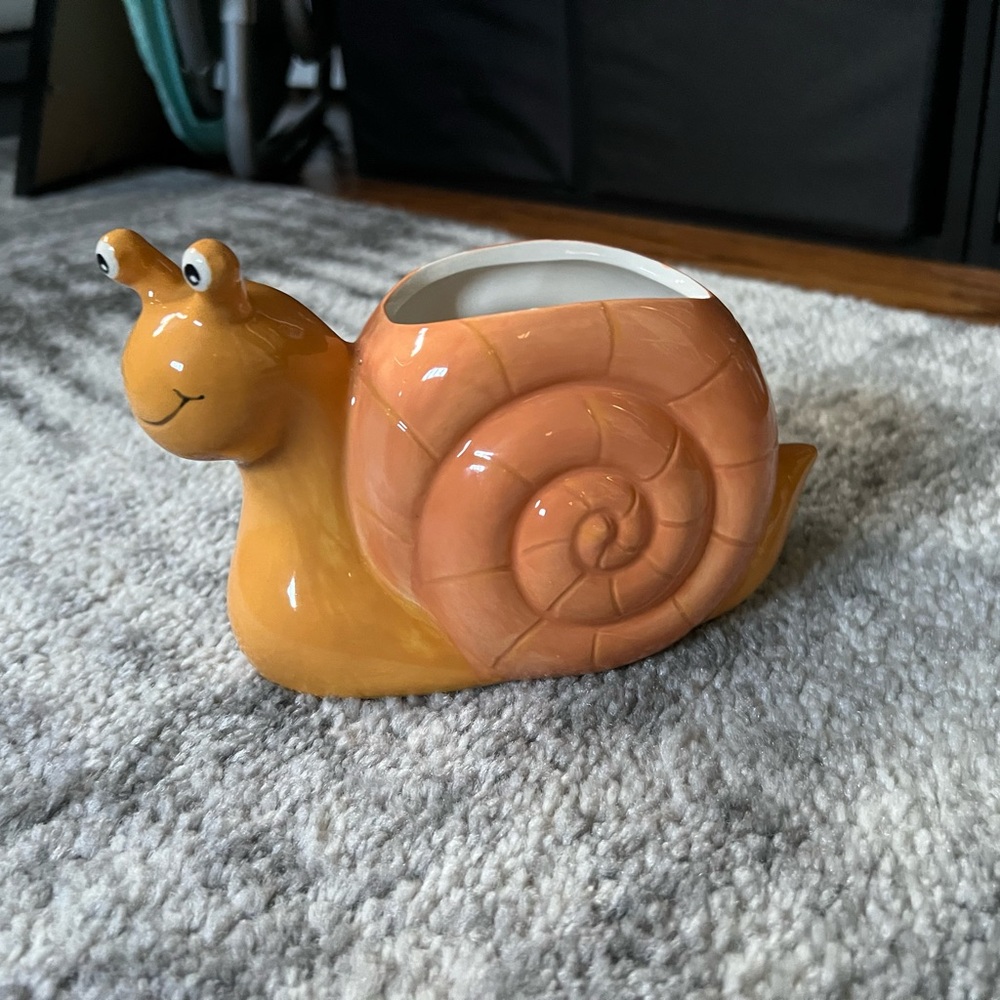Smiling Ceramic Snail Planter - Orange & Peach - Picture 2 of 3